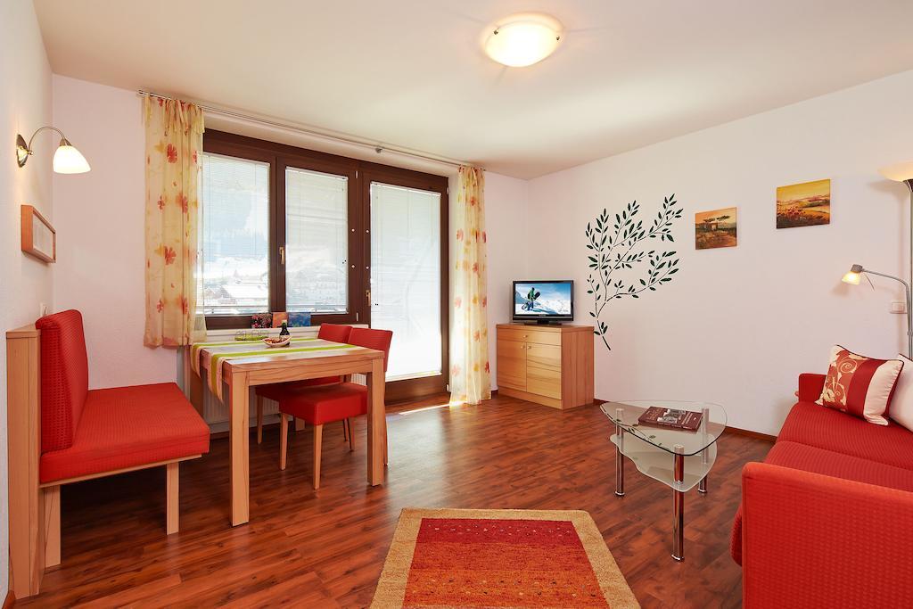 Skylounge Mayrhofen Room photo